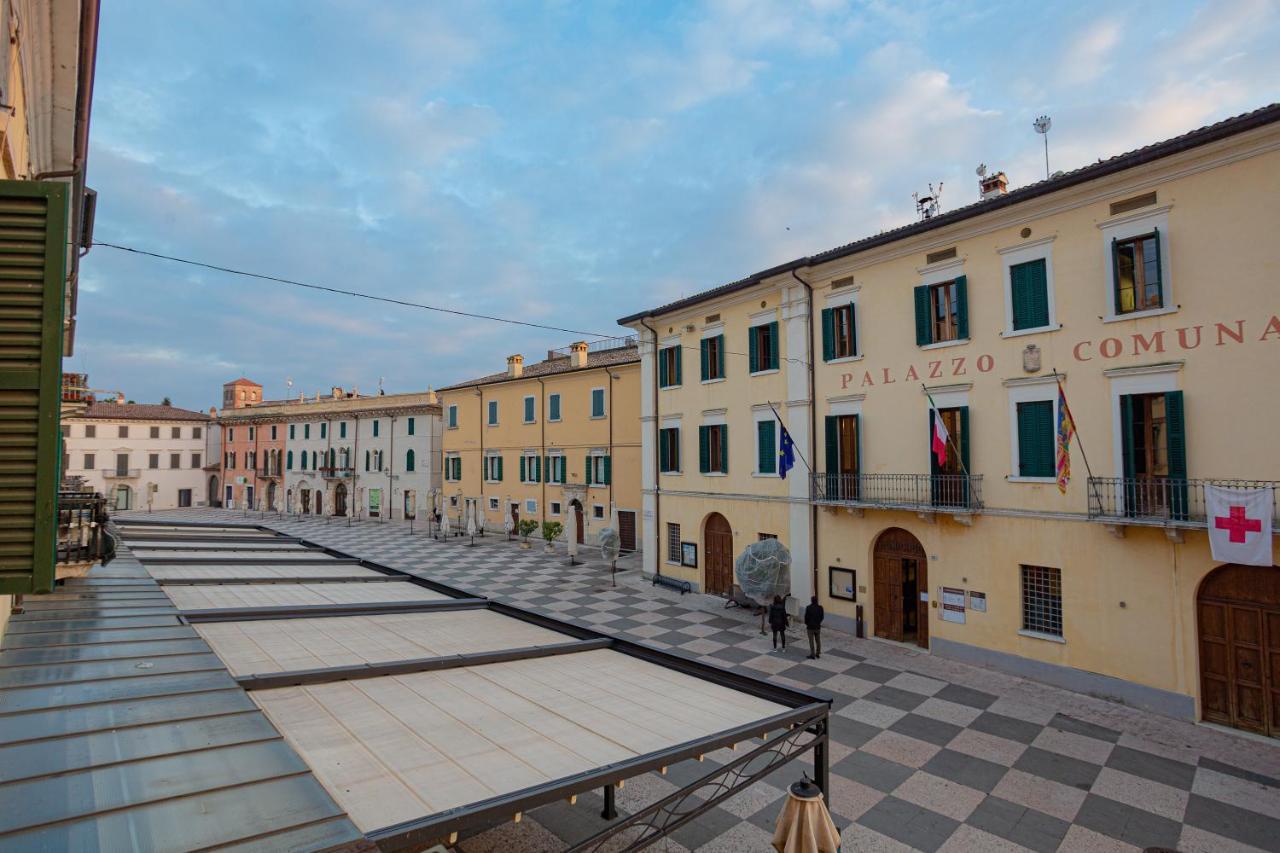 The Mansion Of Countess Rizzardi On Garda Lazise